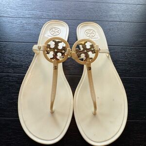 Tory Birch Creme with gold logo jelly sandals size 10